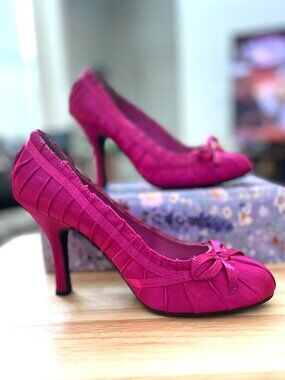 Hot Pink Satin Heels – Size 8 Deb Pumps